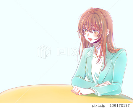 笑顔で話すスーツの女性 机 笑顔で話すスーツの女性 机 139178157