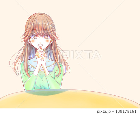 両手を組む優しい雰囲気の女性 机 両手を組む優しい雰囲気の女性 机 139178161