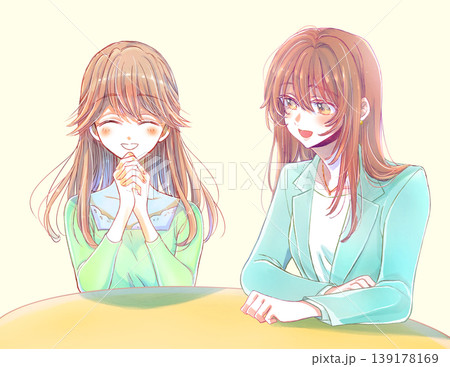 会話する嬉しそうな女性2人 私服 スーツ 会話する嬉しそうな女性2人 私服 スーツ 139178169