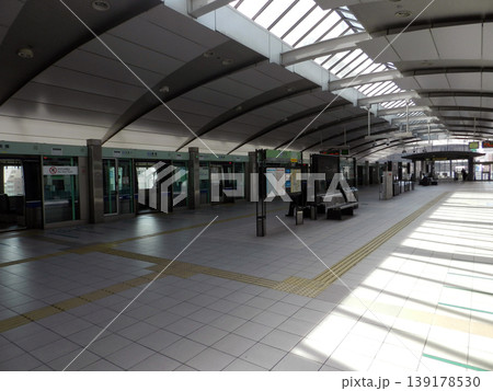 ゆりかもめ新橋駅のホーム 139178530