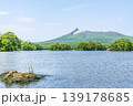 北海道　夏の大沼国定公園　大沼越しに見る北海道駒ヶ岳 139178685