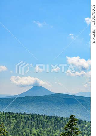 北海道　津別峠から望む屈斜路湖と山々 139179018