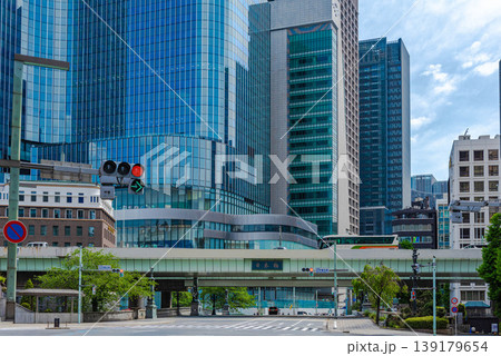 日本橋北詰交差点と背景の都会の風景 日本橋北詰交差点と背景の都会の風景 139179654