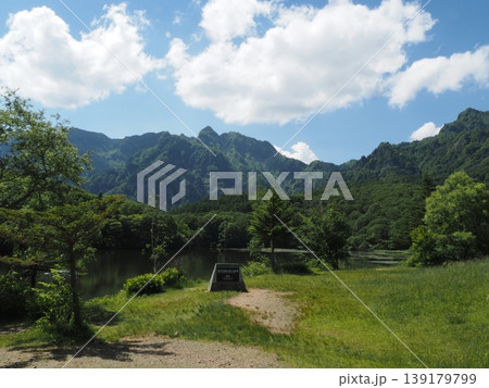 6月下旬の戸隠鏡池(長野県長野市) 6月下旬の戸隠鏡池(長野県長野市) 139179799