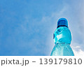 青空と白い雲とラムネ飲料 139179810