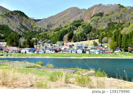 中綱湖越しに鹿島槍スキー場方面を望む(長野県大町市)【2026.4】 中綱湖越しに鹿島槍スキー場方面を望む(長野県大町市)【2026.4】 139179990