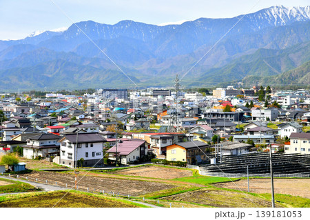 信濃大町駅周辺を北東方向より望む(長野県大町市)【2026.4】 信濃大町駅周辺を北東方向より望む(長野県大町市)【2026.4】 139181053