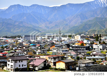 信濃大町駅周辺を北東方向より望む(長野県大町市)【2026.4】 信濃大町駅周辺を北東方向より望む(長野県大町市)【2026.4】 139181055
