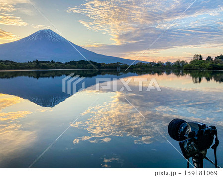 カメラと富士山（4月の撮影風景） 139181069