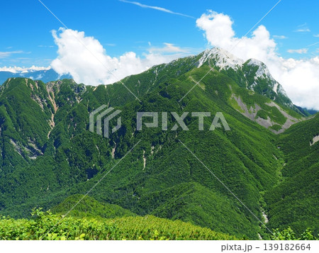 仙丈ヶ岳から望む夏の甲斐駒ヶ岳 仙丈ヶ岳から望む夏の甲斐駒ヶ岳 139182664