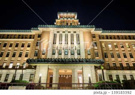 横浜市、神奈川県庁本庁舎(キングの塔)の夜景 横浜市、神奈川県庁本庁舎(キングの塔)の夜景 139183392