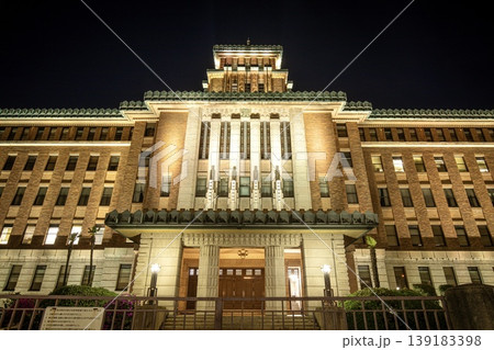 横浜市、神奈川県庁本庁舎(キングの塔)の夜景 横浜市、神奈川県庁本庁舎(キングの塔)の夜景 139183398