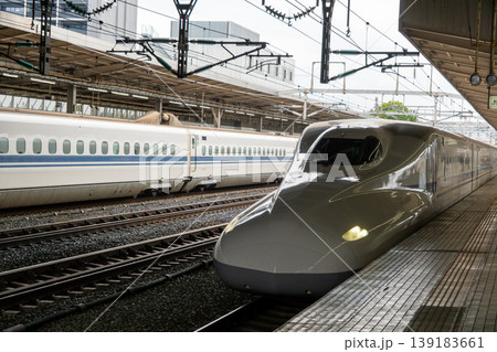 豊橋駅に入線する新幹線こだまの到着シーン 豊橋駅に入線する新幹線こだまの到着シーン 139183661