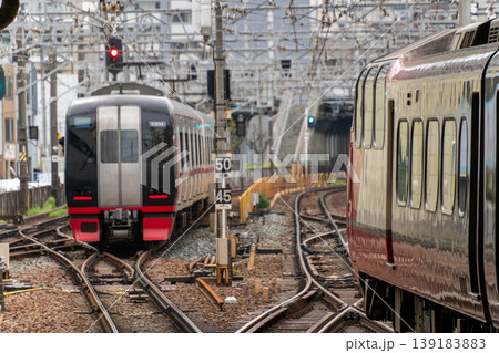 金山駅を行き交う名鉄特急の都市交通風景 139183883
