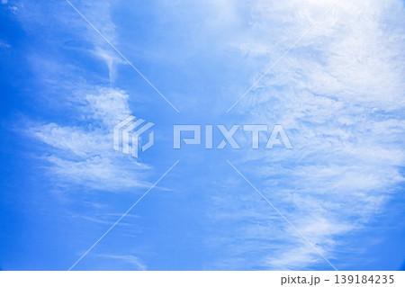 青空に浮かぶ雲 139184235
