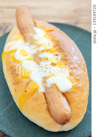 美味しいソーセージチーズパン 美味しいソーセージチーズパン 139184720