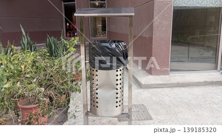 Modern Stainless Steel Public Dustbin with Metal Roof 139185320