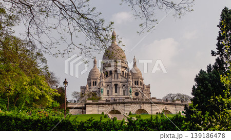 Sacre Coeur Cathedral on Montmartre Hill. 139186478