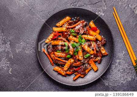 Tteokbokki ,Spicy Stir fried Rice Cake. 139186649