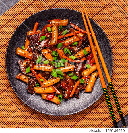 Tteokbokki ,Spicy Stir fried Rice Cake. 139186650