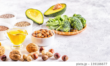 Vegan sources of omega 3 and unsaturated fats. Vegan sources of omega 3 and unsaturated fats. 139186677