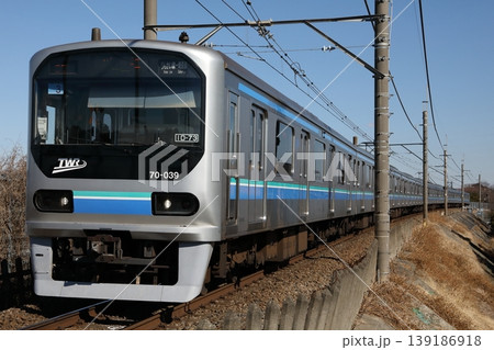 川越線 指扇～南古谷を走行する りんかい線 70-000形 Z3編成 139186918