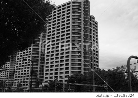 モノクロ ビル 背景(2026年4月登録) モノクロ ビル 背景(2026年4月登録) 139188324