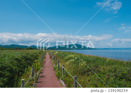 [北海道]大自然が広がる北海道のキャンプ場の風景 139190254