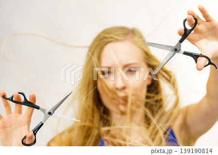 Girl with scissors for haircutting 139190814