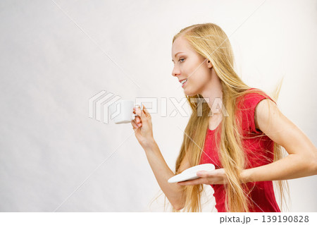 Blonde girl with coffee cup 139190828
