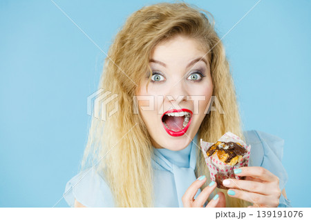 Attractive woman holds cake in hand Attractive woman holds cake in hand 139191076