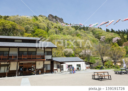 新緑の道の駅霊山たけやま　群馬県中之条町 139191726