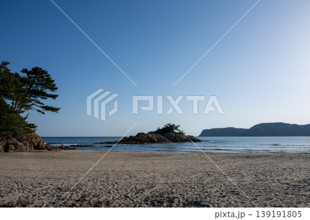 日本の鳥取県の浦富海岸のとても美しい海の風景 日本の鳥取県の浦富海岸のとても美しい海の風景 139191805