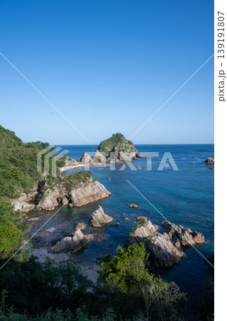 日本の鳥取県の浦富海岸のとても美しい海の風景 日本の鳥取県の浦富海岸のとても美しい海の風景 139191807