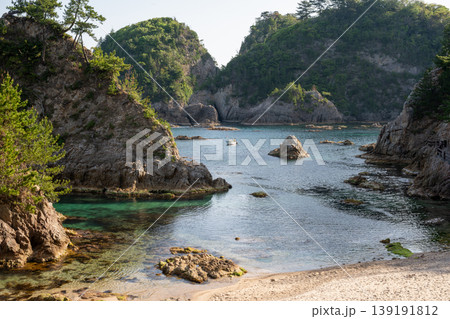 日本の鳥取県の浦富海岸のとても美しい海の風景 日本の鳥取県の浦富海岸のとても美しい海の風景 139191812