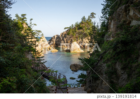日本の鳥取県の浦富海岸のとても美しい海の風景 139191814