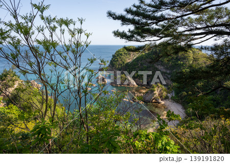 日本の鳥取県の浦富海岸のとても美しい海の風景 日本の鳥取県の浦富海岸のとても美しい海の風景 139191820