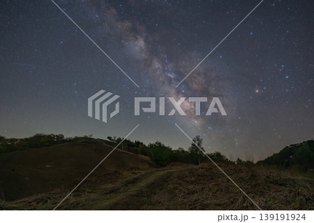 日本の兵庫県の上山高原のとても美しい星空 139191924