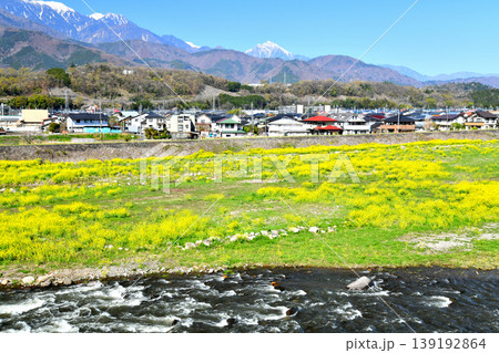 穂坂橋／塩川より上流右岸方向を望む(山梨県韮崎市)【2026.4】 139192864