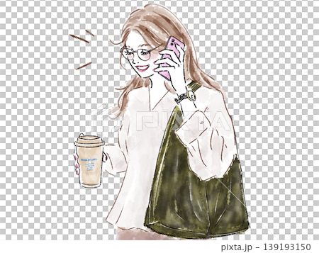 一位戴眼鏡的女士正在用智慧型手機通話。 一位戴眼鏡的女士正在用智慧型手機通話。 139193150