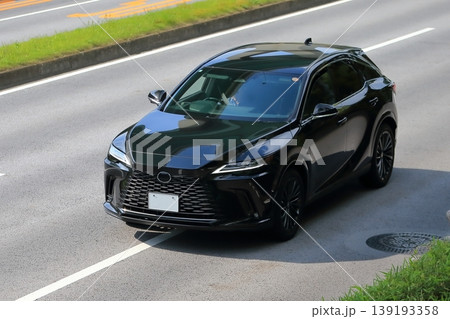 国産の高級SUV車両 国産の高級SUV車両 139193358