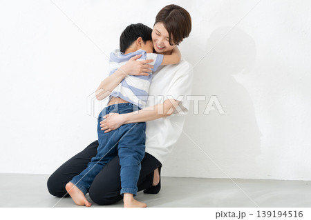 子供と母親 139194516