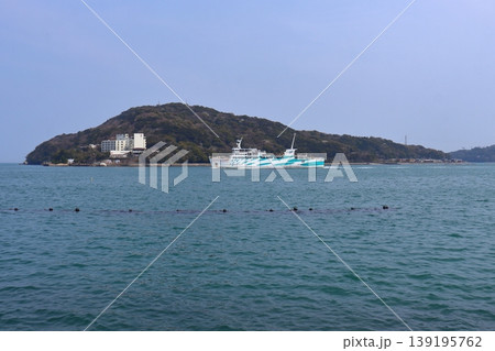 坂手島沖合を航行する伊勢湾フェリー（三重県鳥羽市） 139195762