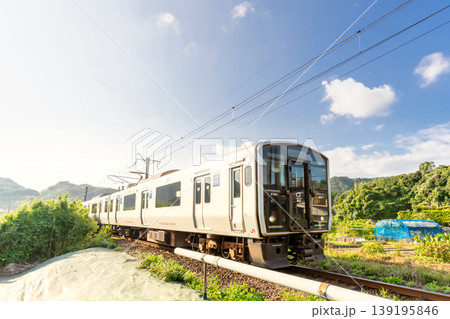 JR日豊本線・817系　鹿児島中央⇔都城 139195846
