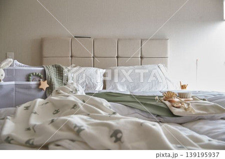 Relaxing bed with wellness and care products for beauty 139195937