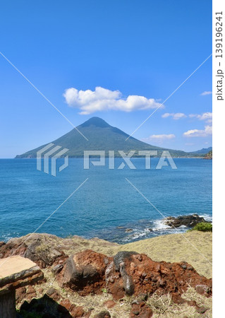 長崎鼻からの眺望・開聞岳(鹿児島県・指宿市) 長崎鼻からの眺望・開聞岳(鹿児島県・指宿市) 139196241