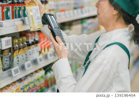 supermarket 139196404