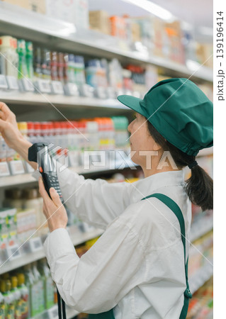 supermarket 139196414