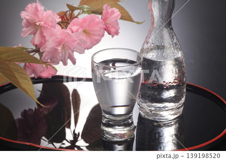 八重桜と日本酒 八重桜と日本酒 139198520