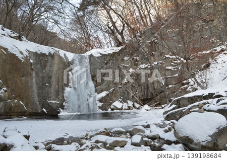 韓国 春川市 厳冬の氷瀑の風景 韓国 春川市 厳冬の氷瀑の風景 139198684